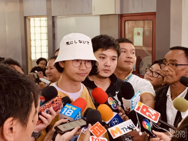 "แฟนหนุ่ม-เพื่อนๆ" ร่วมให้กำลังใจ "น้ำตาล เดอะสตาร์"อย่างใกล้ชิด