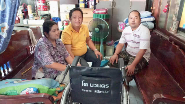 "ทำในสิ่งที่เราชอบรักในสิ่งที่เราทำ" มอบรถวีลแชร์ให้ผู้ป่วยอัมพฤกษ์
