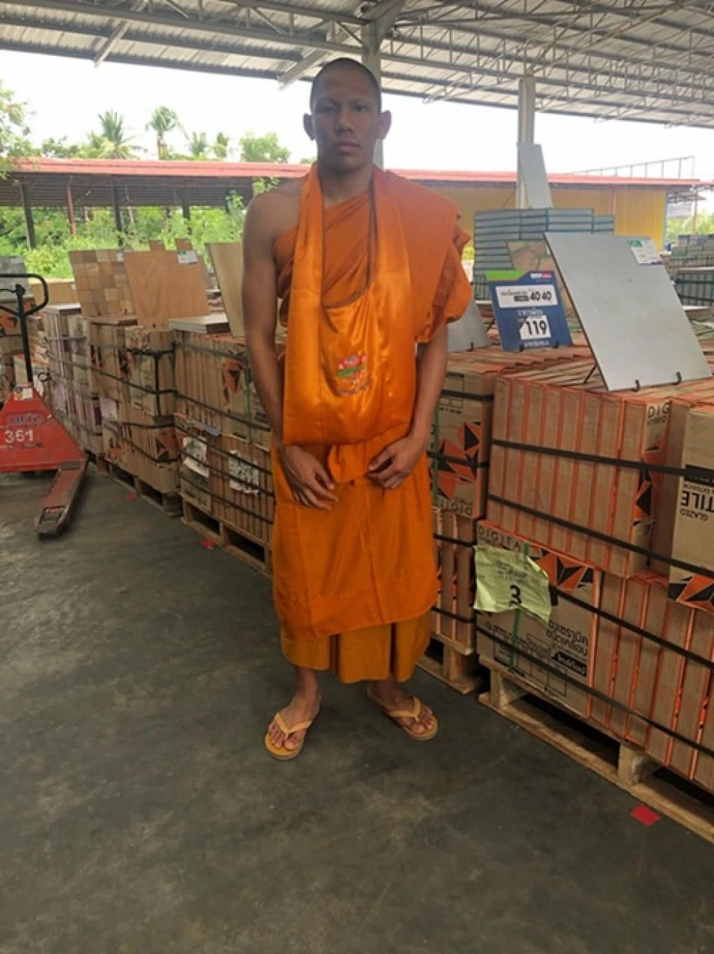 "พชรดำ เพชรยินดีอะคาเดมี่" ลาสิกขาบวช