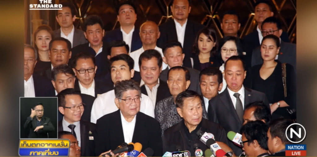 ฝ่ายค้านเตรียมเดินหน้าสอบ ส.ว.ชุด "คนกันเอง" เข้าข่ายผลประโยชน์ทับซ้อน ฝ่ายค้านเตรียมเดินหน้าสอบ ส.ว.ชุด "คนกันเอง" เข้าข่ายผลประโยชน์ทับซ้อน