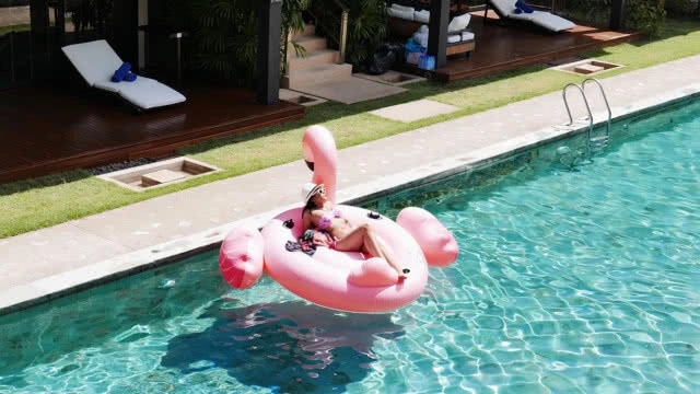 ที่นี่มีหมูทะเล!!! มาใช้ไลฟ์สไตล์ สุดชิคที่เกาะสมุยกันดีกว่า....