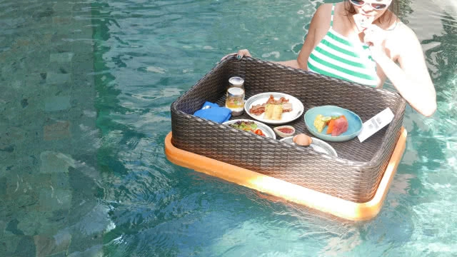 ที่นี่มีหมูทะเล!!! มาใช้ไลฟ์สไตล์ สุดชิคที่เกาะสมุยกันดีกว่า....