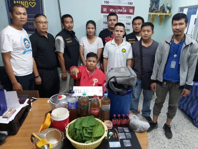 รวบจ่าตรีหญิงทหารเรือ เสพยา-ผลิตน้ำกระท่อม