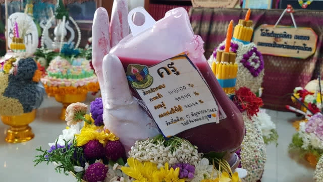 สีสันพานไหว้ครู! งดล้อเลียนการเมือง