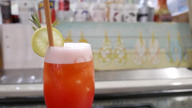 ที่นี่มีหมูทะเล!!! มาใช้ไลฟ์สไตล์ สุดชิคที่เกาะสมุยกันดีกว่า....