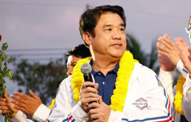 "สุริยะ" รับได้ ไม่ลาออกพลังประชารัฐ แม้หลุดโผ "รมว.พลังงาน"