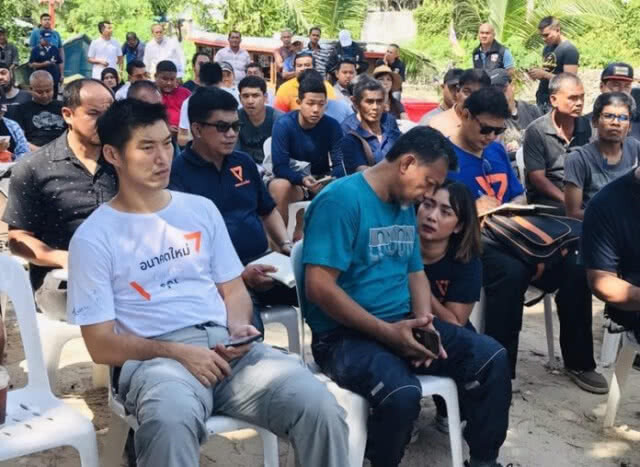 แชร์คลิปว่อน! "ธนาธร" ตอบชาวบ้าน "เรื่องนี้ผมจะตอบทีหลัง"