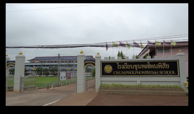 ผอ.แจงปม "พานไหว้ครูการเมือง" ยันไม่มีตำรวจ-ทหารสั่งลบภาพ เผย "มีสื่อใหญ่โทรหา" ก่อนเป็นข่าวดัง