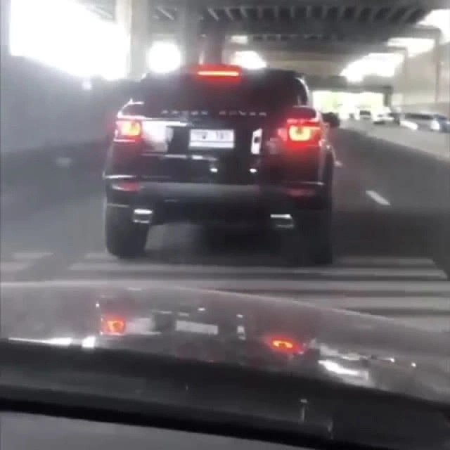 "หลุยส์ สก๊อต"โพสIG รถหรูขับปาด-เบรก เตือนขับรถอย่าหัวร้อน!!