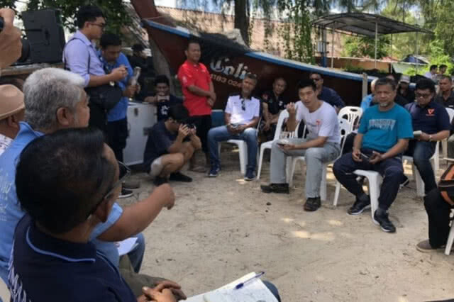 แชร์คลิปว่อน! "ธนาธร" ตอบชาวบ้าน "เรื่องนี้ผมจะตอบทีหลัง"
