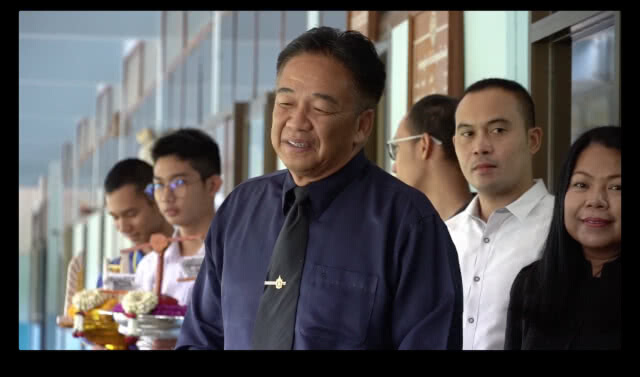 ผอ.แจงปม "พานไหว้ครูการเมือง" ยันไม่มีตำรวจ-ทหารสั่งลบภาพ เผย "มีสื่อใหญ่โทรหา" ก่อนเป็นข่าวดัง
