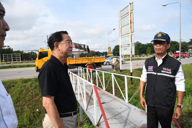 อาคมตรวจการใช้งานสะพานคนเดินข้ามหน้าสถานีขนส่ง จ.บึงกาฬ