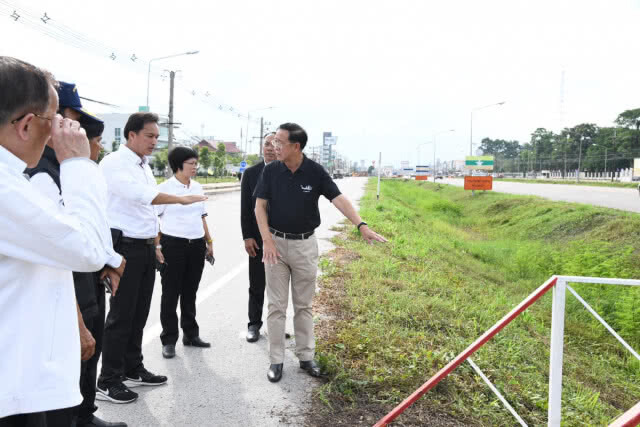 อาคมตรวจการใช้งานสะพานคนเดินข้ามหน้าสถานีขนส่ง จ.บึงกาฬ