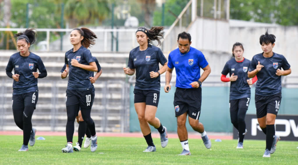 "ชบาแก้ว" ซ้อมทีมรอลุยสวีเดน "ชบาแก้ว" ซ้อมทีมรอลุยสวีเดน