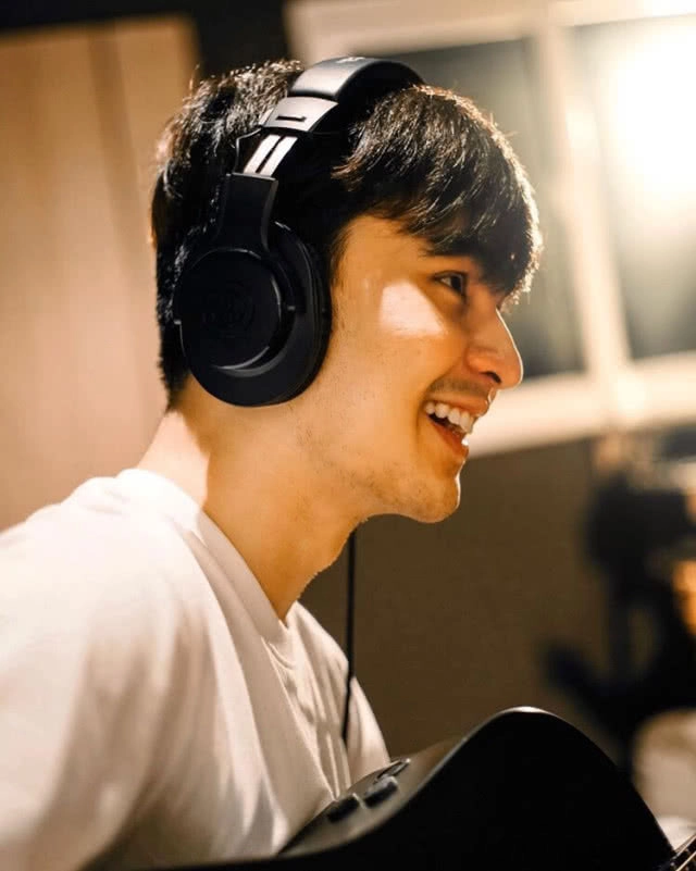 "นินิว ศุภฤกษ์"ศิลปินหน้าใหม่ที่น่าจับตามอง กับเพลงแรก "ยอม"