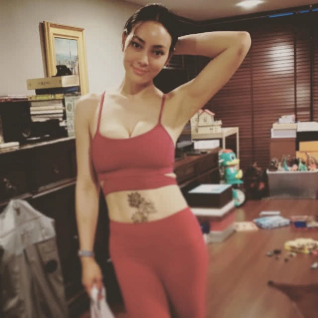 กราบขุ่นแม่! "ตั๊กบงกช​" ปัจจุบัน หลังน้ำหนักลด 30 โล ซิ๊กแพ็คก็มา