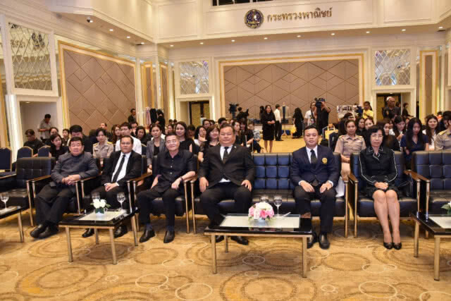 "พาณิชย์" จับมือ "ไอคอนสยาม" จัดงาน "ม่วนแซ่บอีหลี ของดีภาคอีสาน"