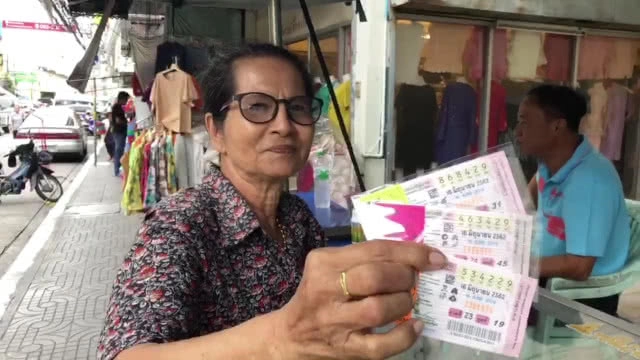 ชาวบ้านแห่จองหวย เลขอายุกำนันเป๊าะ!!