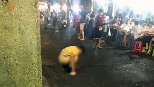โอละพ่อ! ภาพหนุ่มจีนอุจจาระกลางตลาดเยาวราชที่แชร์กันในเน็ต แท้จริงเด็กวัยรุ่นคนไทย