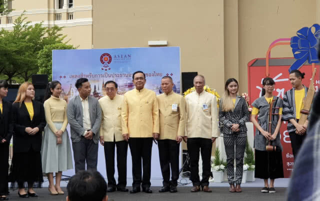 "นายกฯ" ถก คสช. ก่อนประชุมครม. แจงเคลียร์ปัญหา "พลังประชารัฐ"
