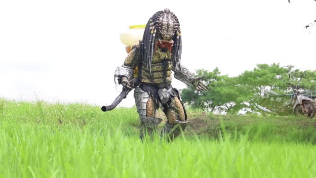 เปิดใจหนุ่มในคลิป "พรีเดเตอร์" รับจ้างดำนา หาเงินกลับดาว