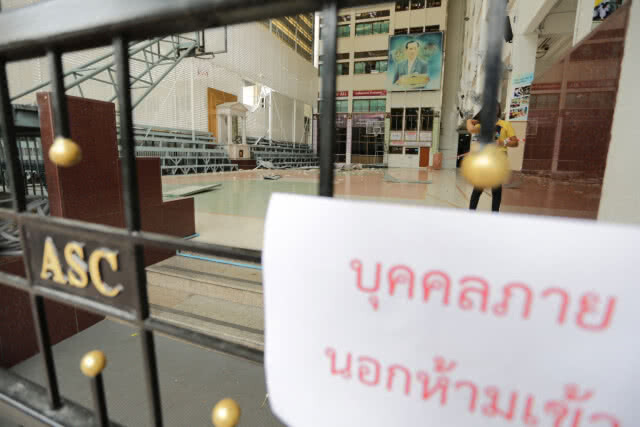 สุดระทึก! ครูโรงเรียนอัสสัมชัญ เล่าเหตุเครนถล่มใส่หลังคาโรงยิม