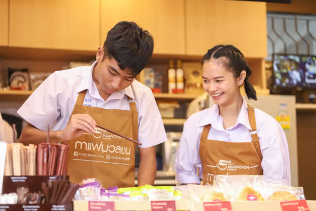 ซีพี ออลล์ สานฝันนักเรียนที่บกพร่องทางการได้ยิน มอบร้านกาแฟสร้างอาชีพยั่งยืน