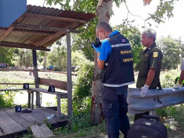 นึกว่าตายจริง!! กู้ภัย พบหนุ่มนอนแช่น้ำในคลอง เพราะเมาหนัก