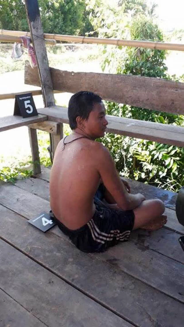 นึกว่าตายจริง!! กู้ภัย พบหนุ่มนอนแช่น้ำในคลอง เพราะเมาหนัก