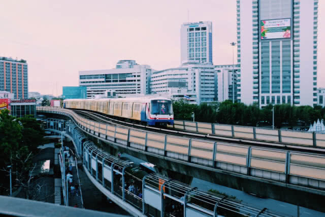 หนีรถติด! ขึ้นรถไฟฟ้าไป ‘จ๊ะเอ๋’ กับทริป "ที่แบบนี้มีอยู่จริงนะ"