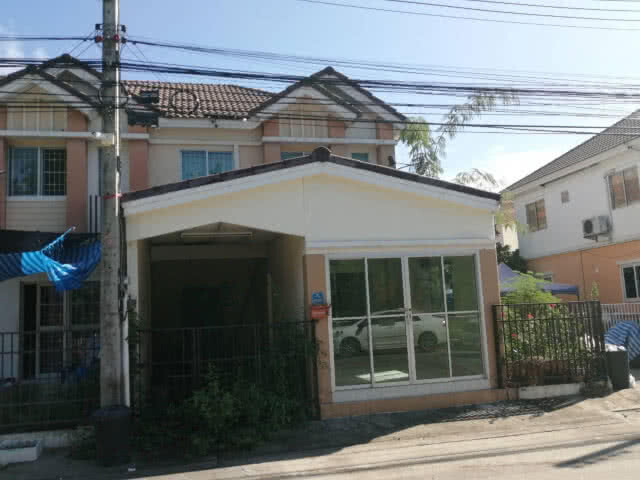 เพื่อนบ้านเผยที่มา! ภาพหลอนหน้าบ้านสาวใหญ่ดับครึ่งปี