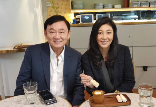 "ยิ่งลักษณ์" ซึ้งใจ!! พี่น้องประชาชน อวยพรวันเกิด