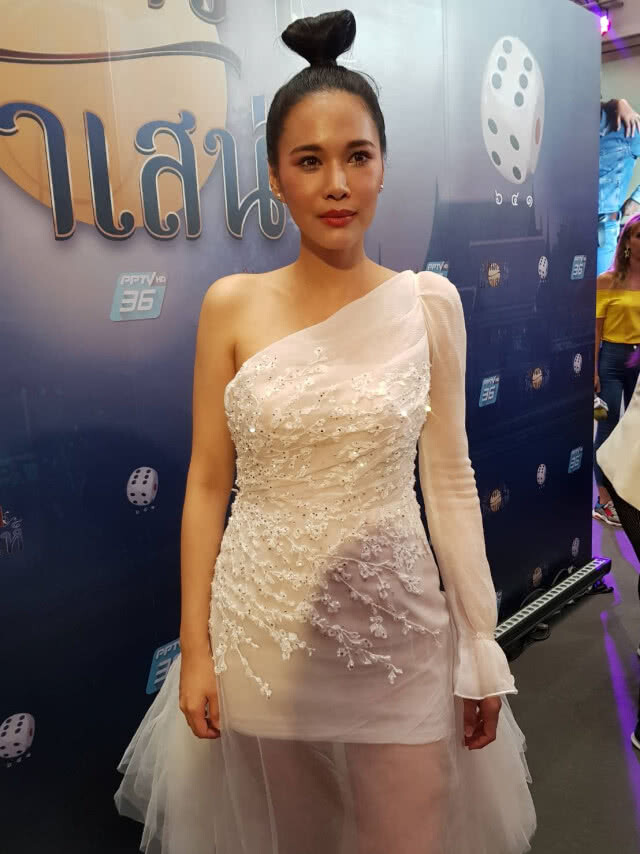 โบวี่ แจงยังไม่เปลี่ยนผจก.ส่วนตัว แค่รับสมัครคนดูแลเพิ่ม