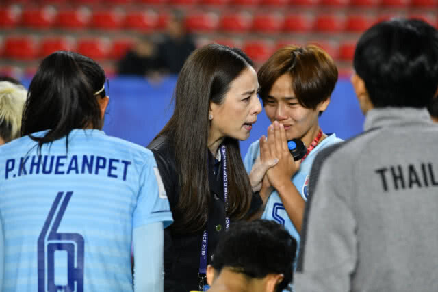 "มาดามแป้ง-โค้ชหนึ่ง" ประกาศอำลา "ชบาแก้ว"