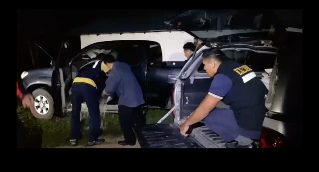 สกัดจับ ขนเหล้าเถื่อน 225 ลิตร สุดท้ายทิ้งรถหลบหนี