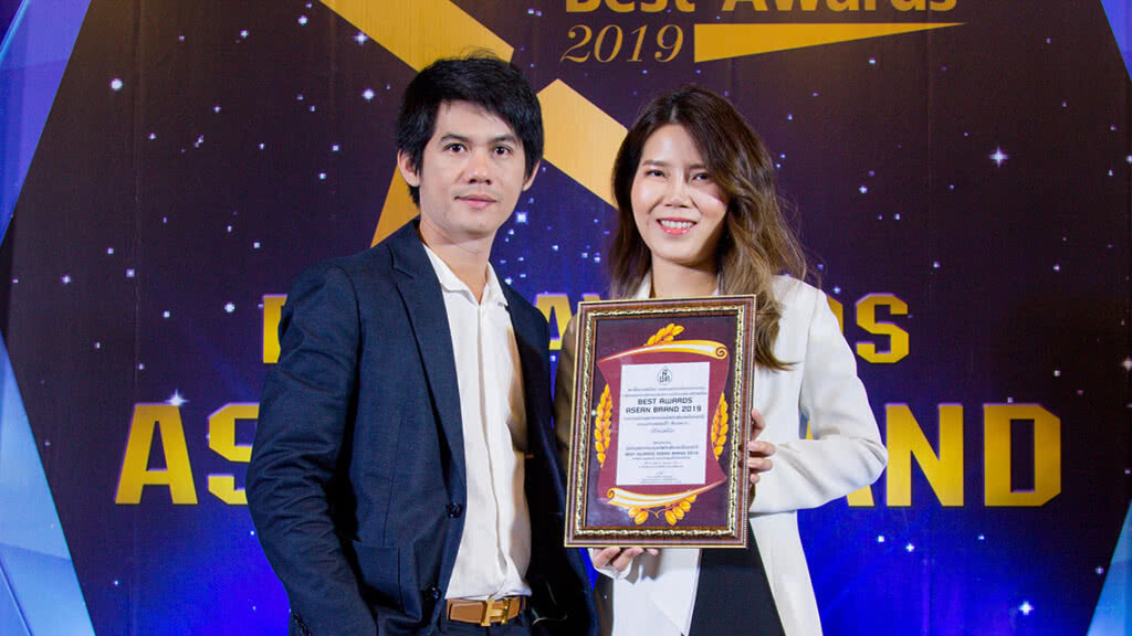 วลีรัตน์ คลินิก ผู้นำความงามอับดับหนึ่ง คว้ารางวัล "BEST AWARD ASEAN BRAND 2019"