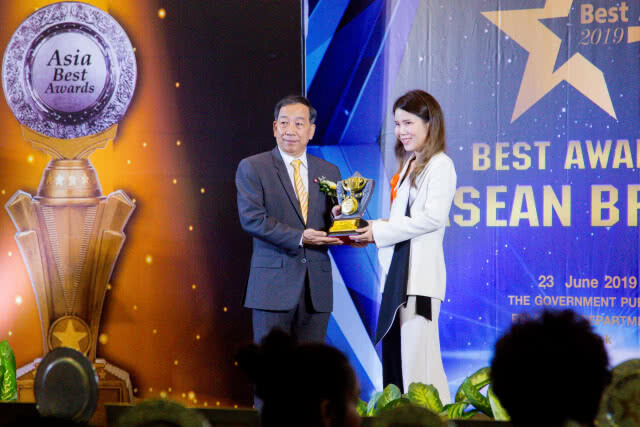 วลีรัตน์ คลินิก ผู้นำความงามอับดับหนึ่ง คว้ารางวัล "BEST AWARD ASEAN BRAND 2019"