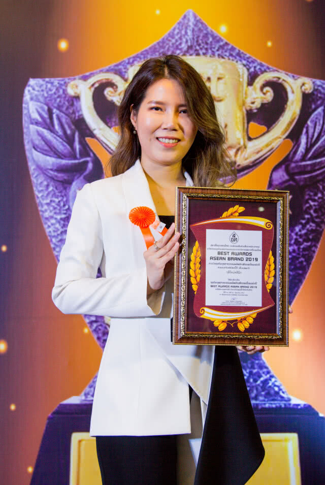 วลีรัตน์ คลินิก ผู้นำความงามอับดับหนึ่ง คว้ารางวัล "BEST AWARD ASEAN BRAND 2019"