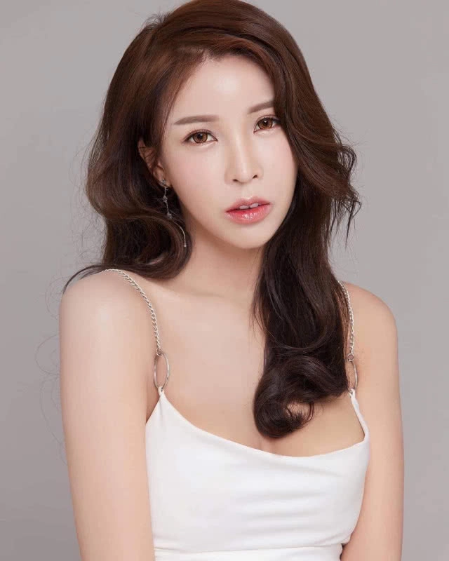 "ออฟฟี่ แม็กซิม" หลั่งน้ำตา! ไลฟ์สดแจงดราม่าสนั่นโซเชียล