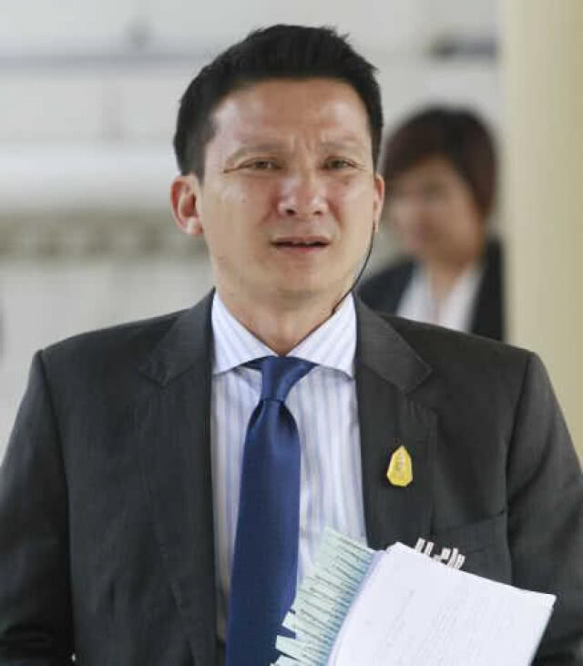 "ประวิตร" นัดถก ก.ตร. ประเด็นร้อน "ผู้กำกับหนุ่ย" ร้องทุกข์
