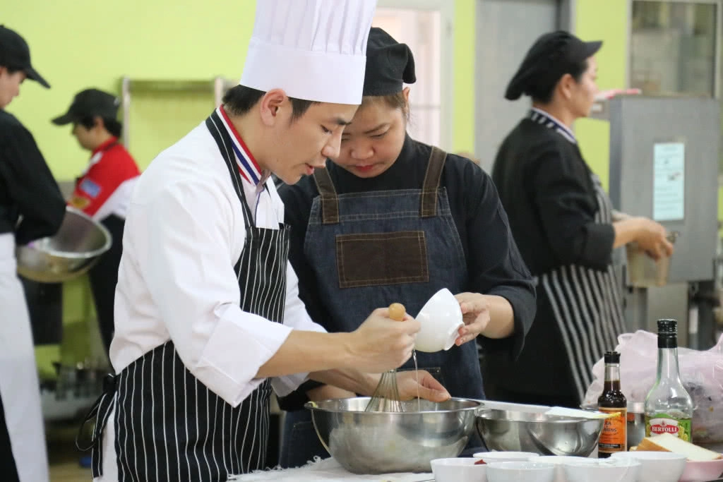 ก.แรงงานเปิดเทรน "Demi-Chef" ก่อนจะเป็นเชฟใหญ่ ก.แรงงานเปิดเทรน "Demi-Chef" ก่อนจะเป็นเชฟใหญ่