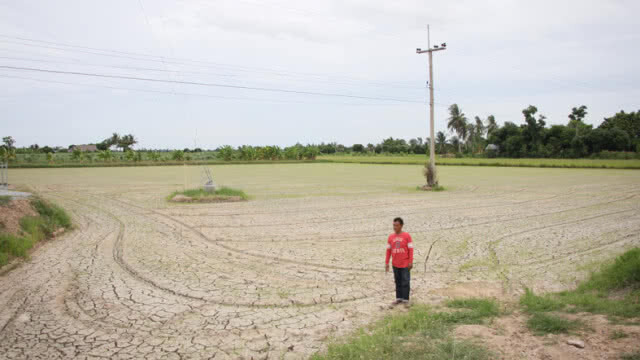 "ประภัตร" ควง "สรชัด" ลงพื้นที่แก้ไขปัญหาชาวนาขาดน้ำทำนา