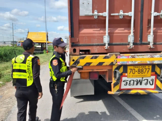 ขนส่งฯ ตรวจเข้มรถบรรทุกตู้คอนเทนเนอร์