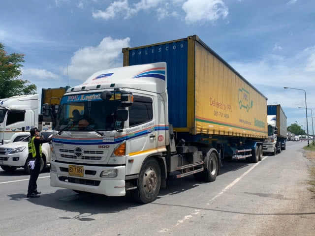 ขนส่งฯ ตรวจเข้มรถบรรทุกตู้คอนเทนเนอร์