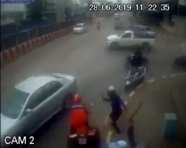 เปิดวงจรปิดวินาที รุมทำร้าย"จ่านิว"