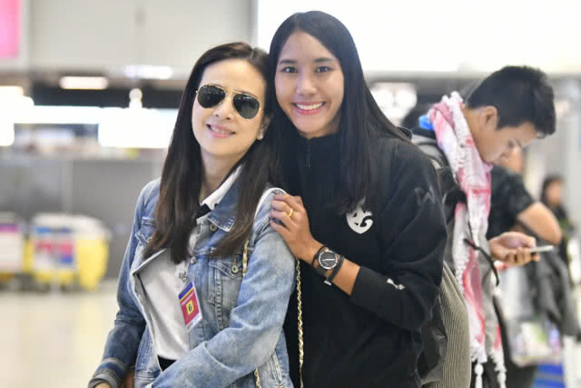 โกอินเตอร์! "มาดามแป้ง" ยินดี สองแข้งสาว ธนีกานต์-ณัฐกานต์ ลุยลีกจีน