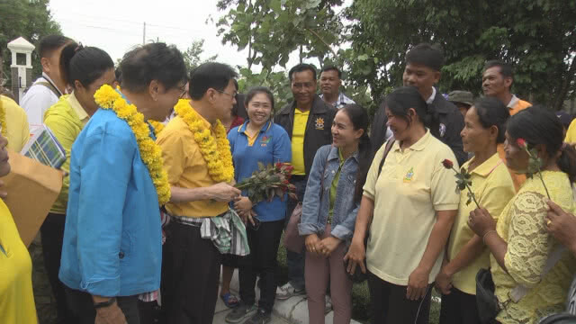 "จุรินทร์" ลงพื้นที่โคราชรับฟังปัญหาของเกษตรกรผู้ปลูกมันสำปะหลัง