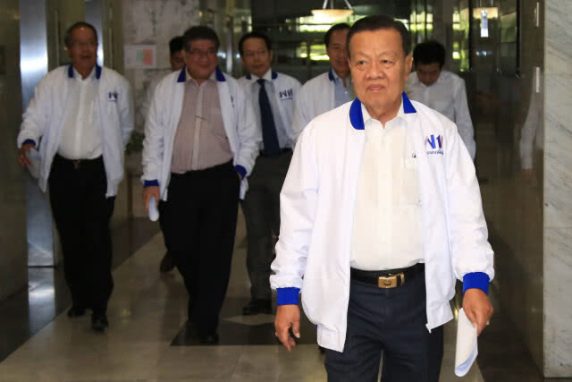 หัวหน้าพรรคเพื่อไทย ยื่นลาออกจากตำแหน่ง