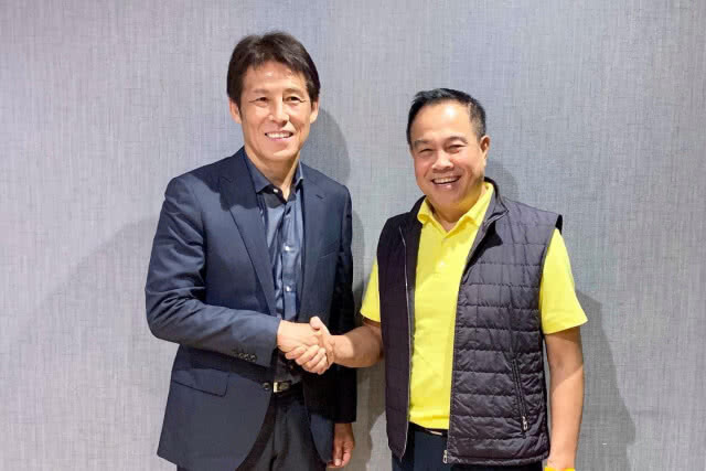 รู้จัก "อากิระ นิชิโนะ"โค้ชคนใหม่ทัพช้างศึกชุดใหญ่ และ U23