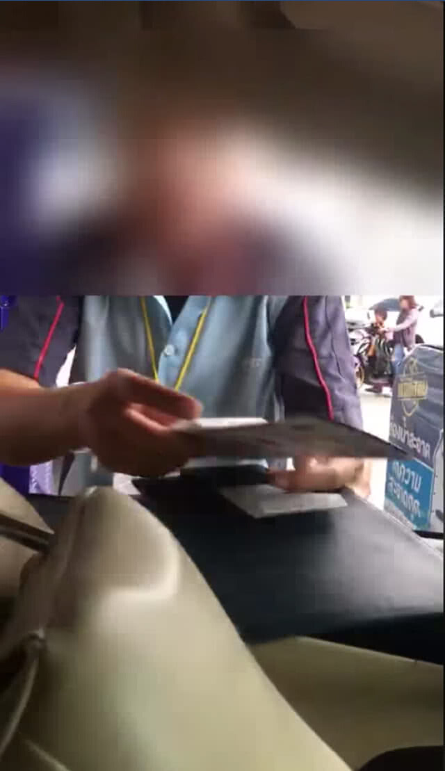 เตือนภัยคนใช้บัตรเครดิตเติมน้ำมัน! แฉสาวทอมพนักงานปั๊มแถวบางบ่อ เนียนรูดเกินวงเงินเป็นประจำ